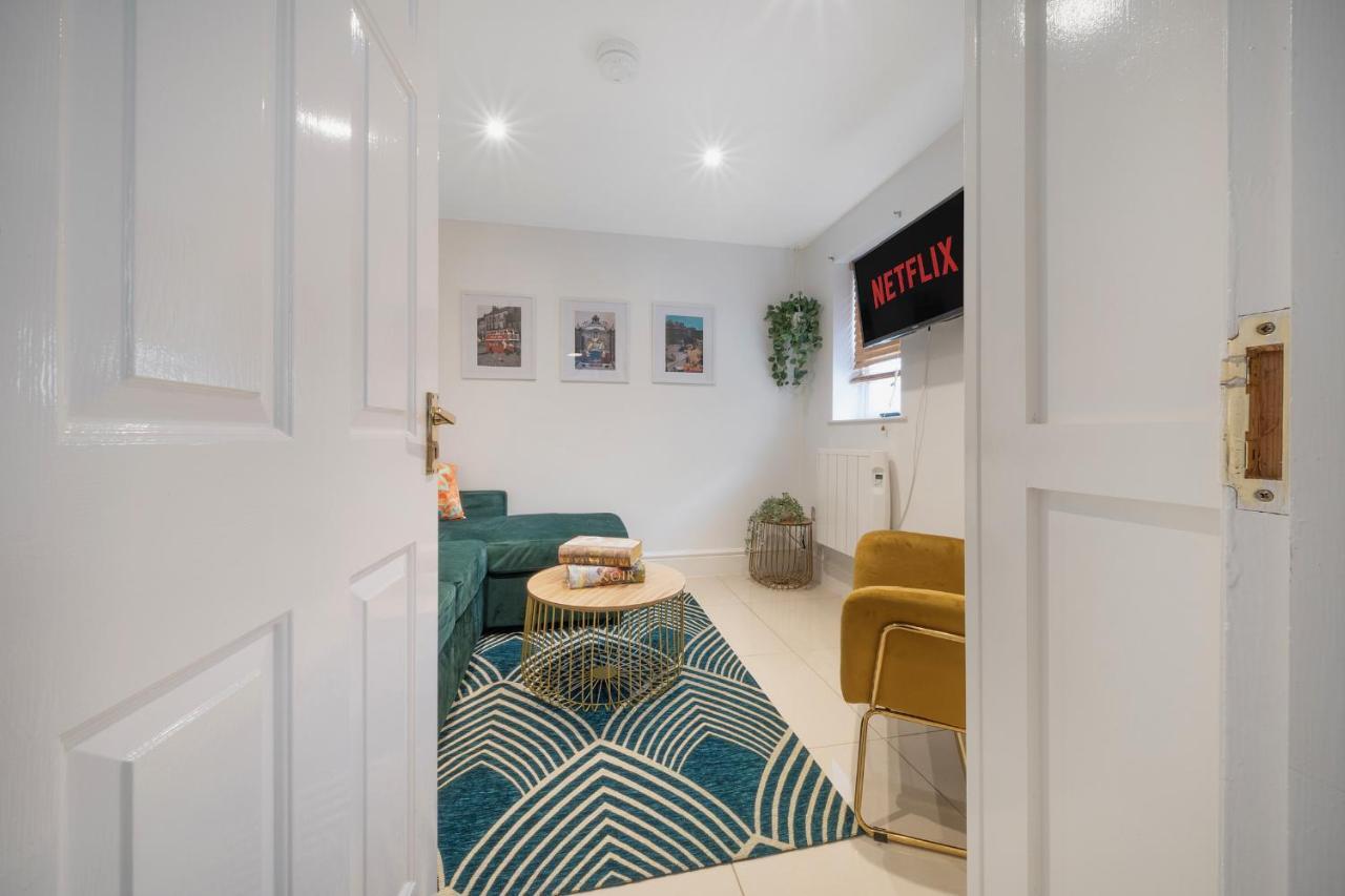 1 Bed House, Free Parking, 15 Minutes From Cheltenham Races Gloucester Exterior foto