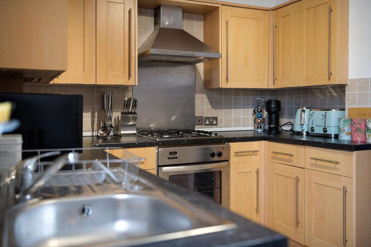 1 Bed House, Free Parking, 15 Minutes From Cheltenham Races Gloucester Exterior foto