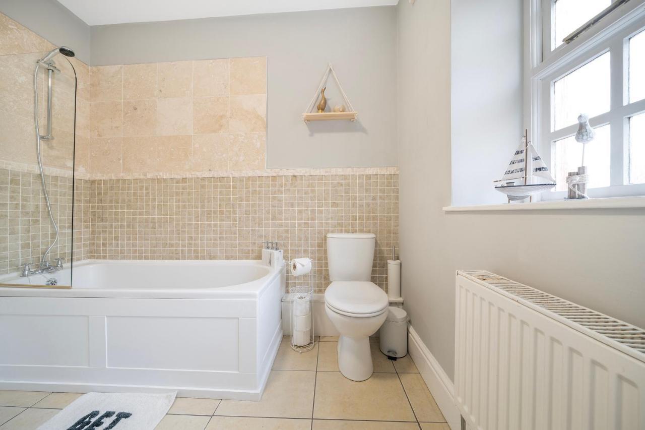 1 Bed House, Free Parking, 15 Minutes From Cheltenham Races Gloucester Exterior foto
